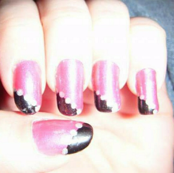 78Queen Other - Pink black silver dot coffin press on nails